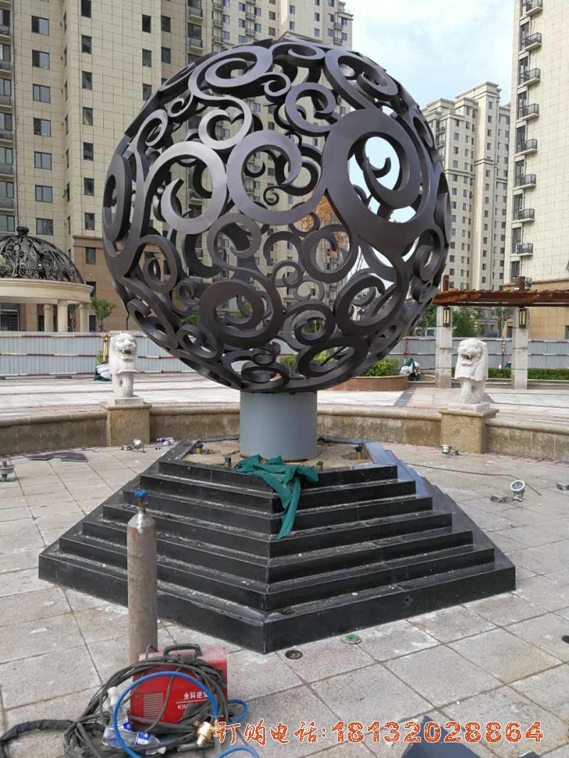 廊坊固安小(xiǎo)區(qū)不锈钢镂空球效果图