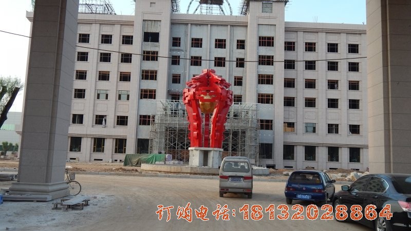 山(shān)西長(cháng)治不锈钢10米团结雕塑竣工