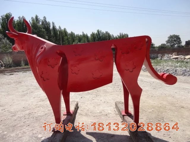 不锈钢抽象动物(wù)牛雕塑