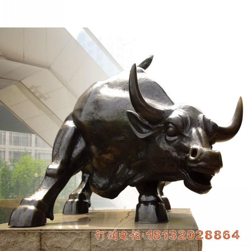 华尔街(jiē)铜牛雕塑