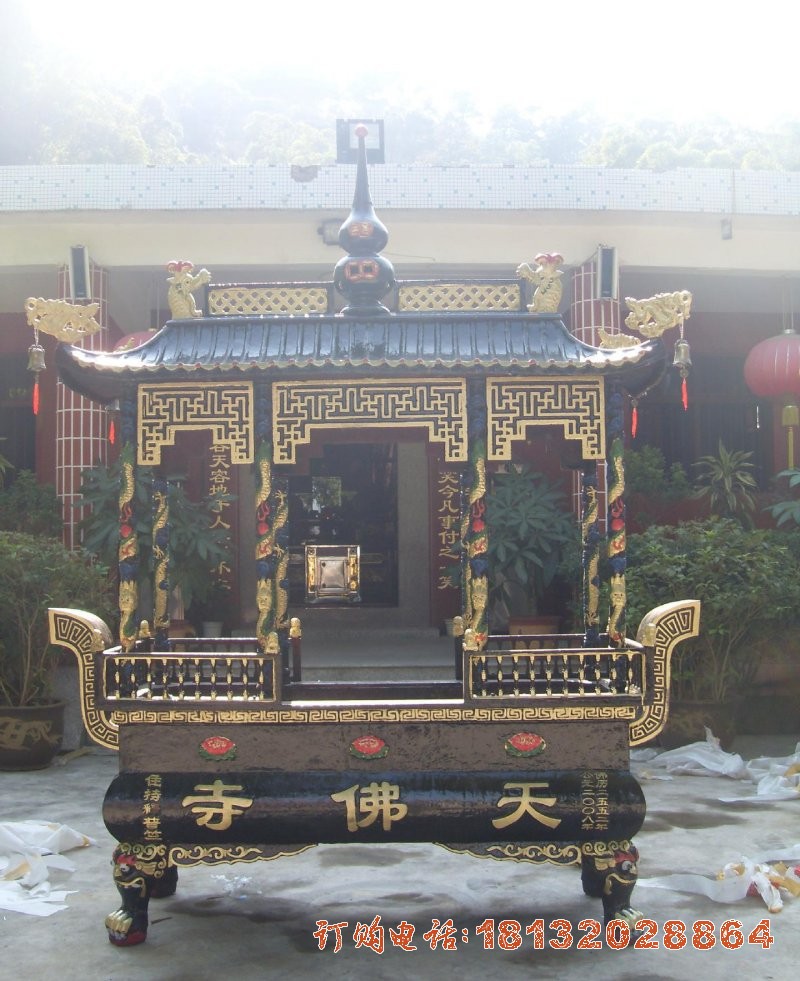 寺庙方形带顶香炉铜雕