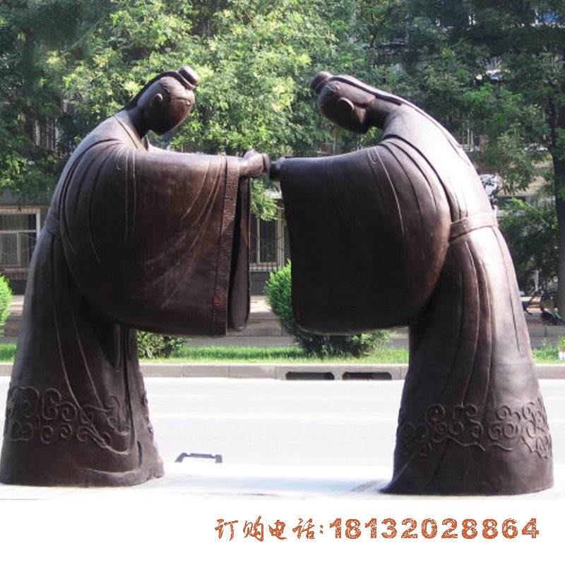 铜雕古代行礼的人物(wù)