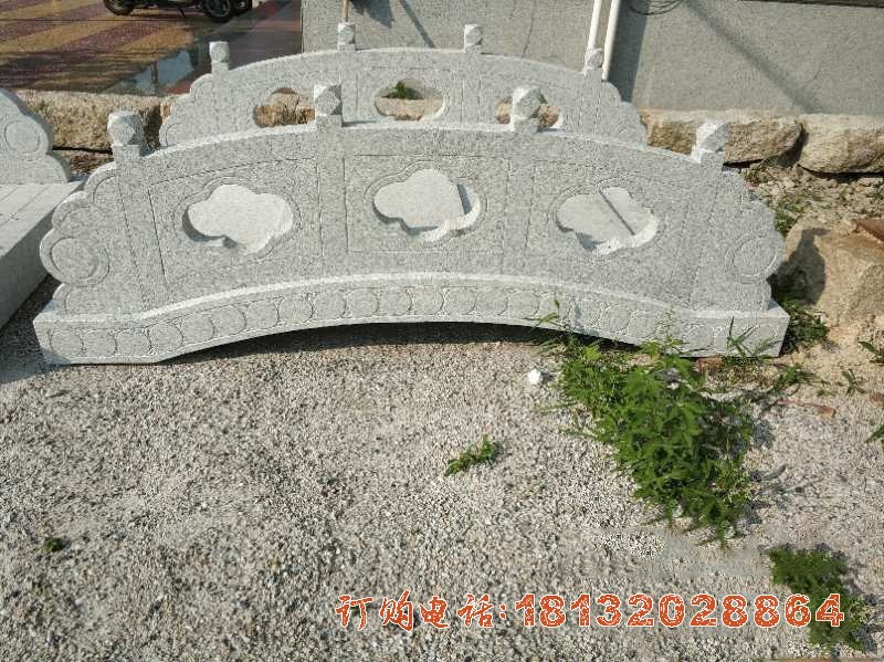 大理(lǐ)石公园小(xiǎo)桥雕塑