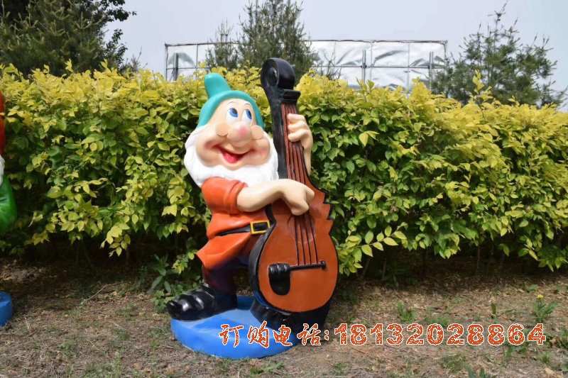 公园玻璃钢弹吉他(tā)小(xiǎo)矮人雕塑