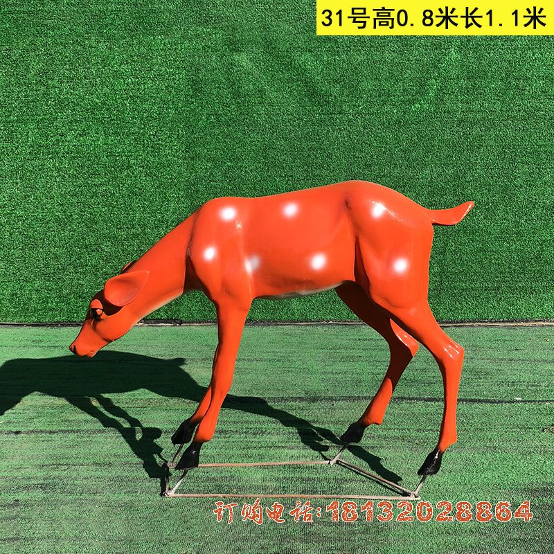 玻璃钢低头梅花(huā)鹿动物(wù)雕塑