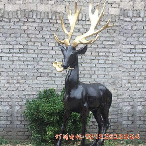 铜雕衔灵芝的梅花(huā)鹿